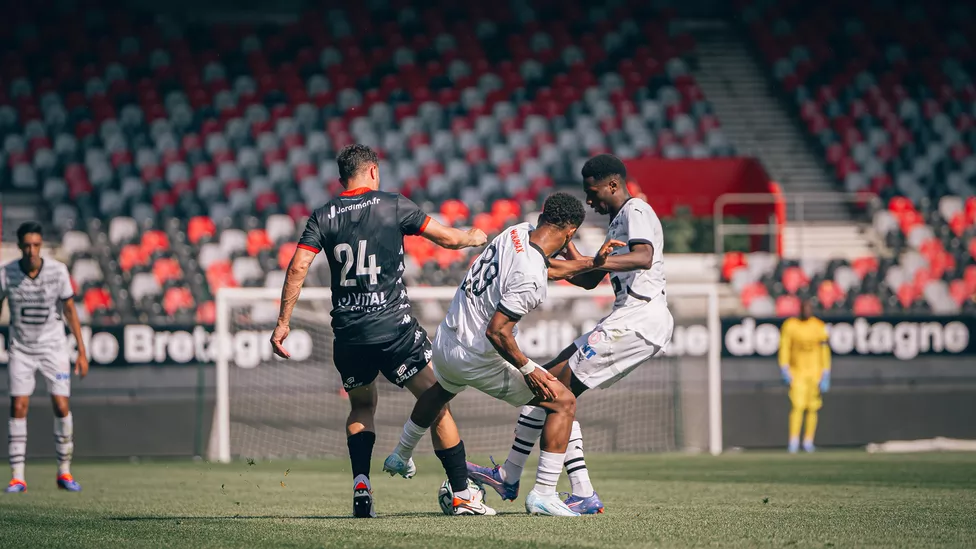 Le SRFC s&#039;incline 3-0 à Roudourou