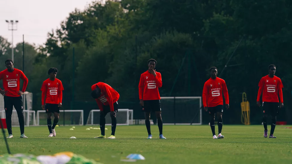 Les Espoirs Rouge et Noir à l'entraînement.