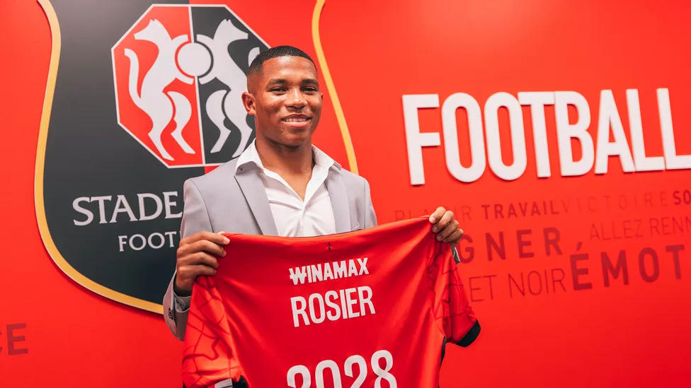 Lucas Rosier signe son premier contrat professionnel