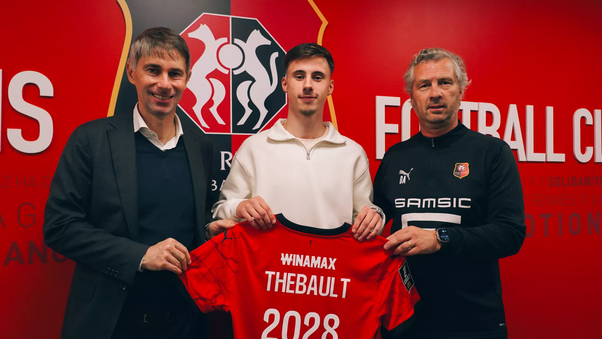 Yaël Thebault paraphe son premier contrat professionnel