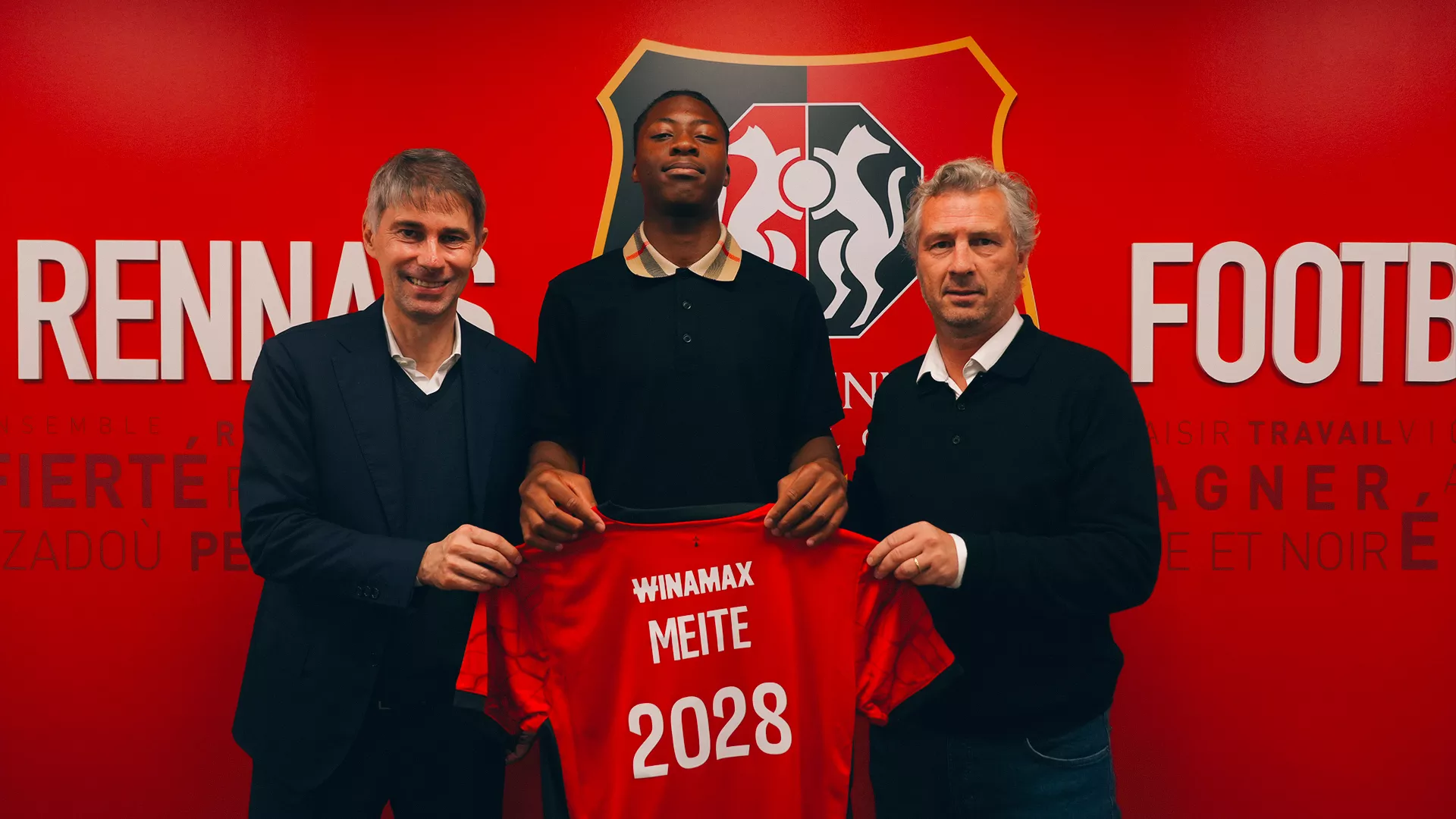 Mohamed Kader Meïté signe son premier contrat professionnel